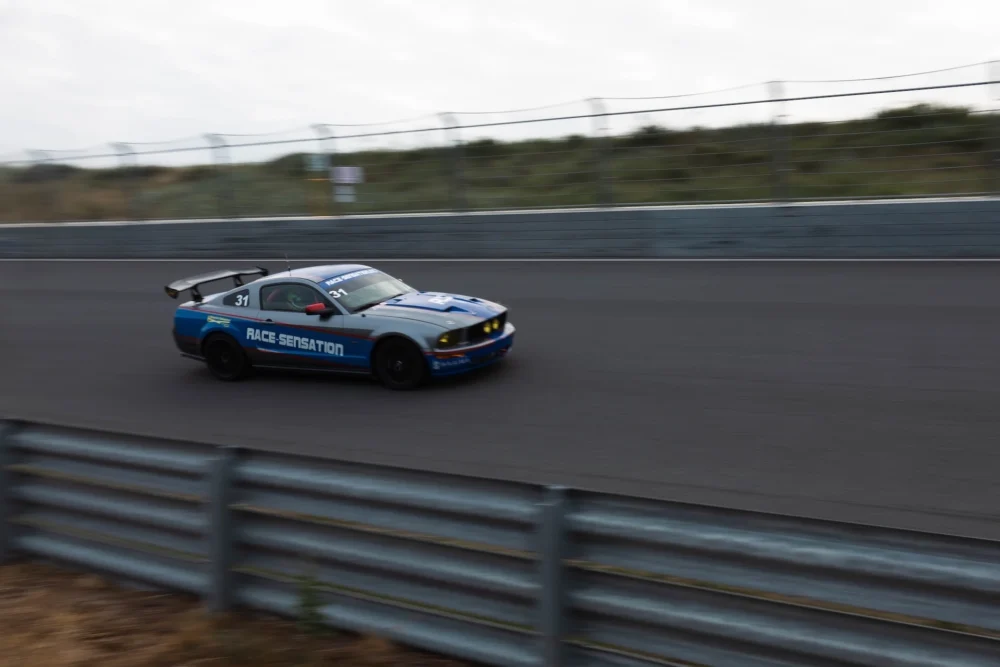 race-sensation-ford-mustang-gt-2