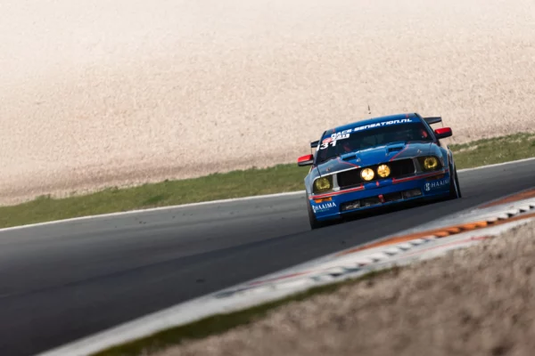 Meerijden op Nordschleife in een Mustang